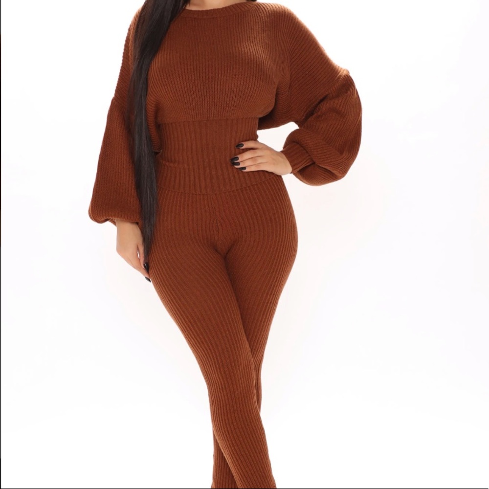 FASHION NOVA brown/chestnut colored 2 piece set!